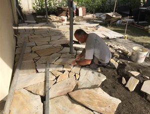 Bei der Arbeit - Miti Gartenbau - Dottikon